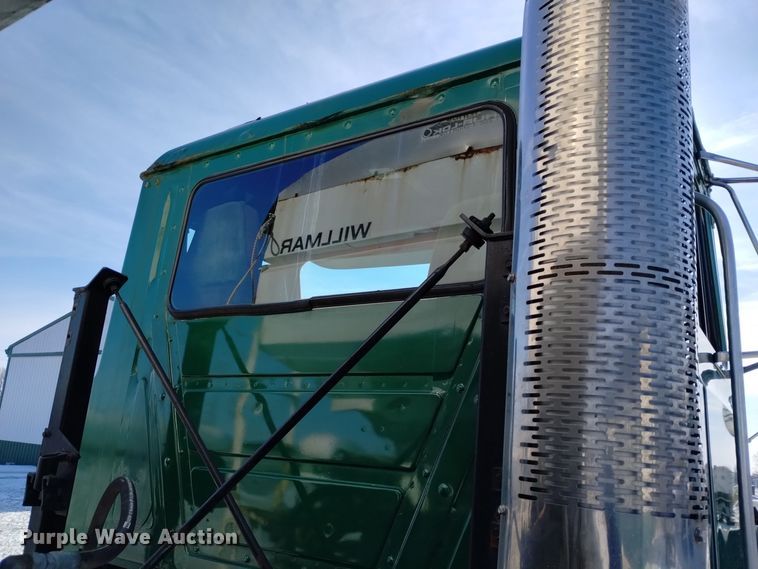 image for item EH0118 1999 Mack CH613 fertilizer delivery truck