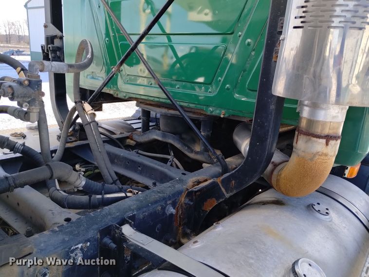 image for item EH0118 1999 Mack CH613 fertilizer delivery truck