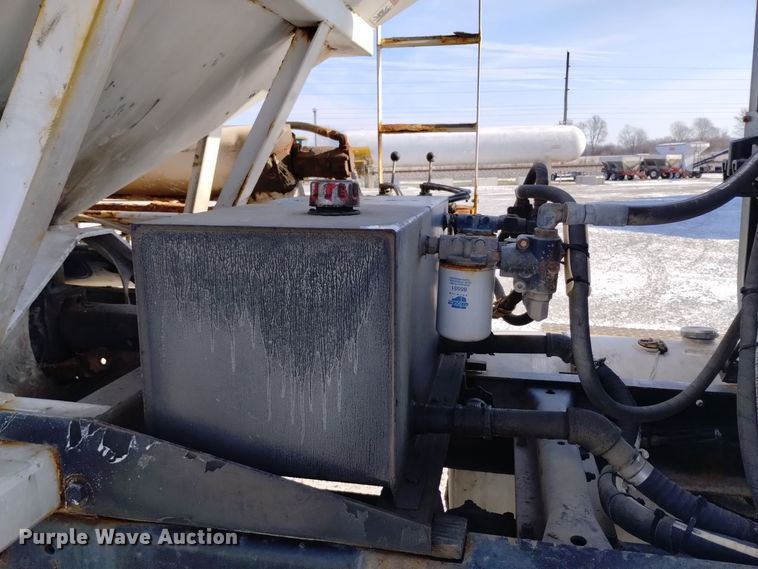 image for item EH0118 1999 Mack CH613 fertilizer delivery truck