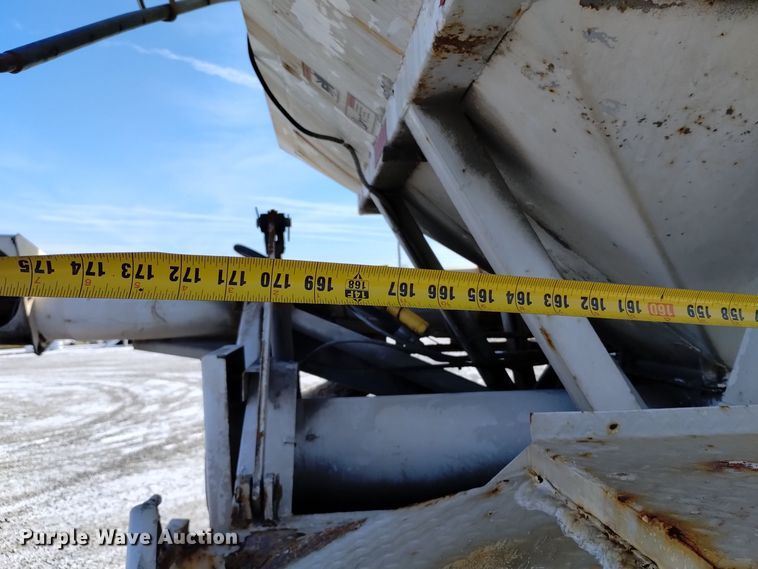 image for item EH0118 1999 Mack CH613 fertilizer delivery truck