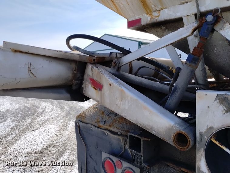 image for item EH0118 1999 Mack CH613 fertilizer delivery truck