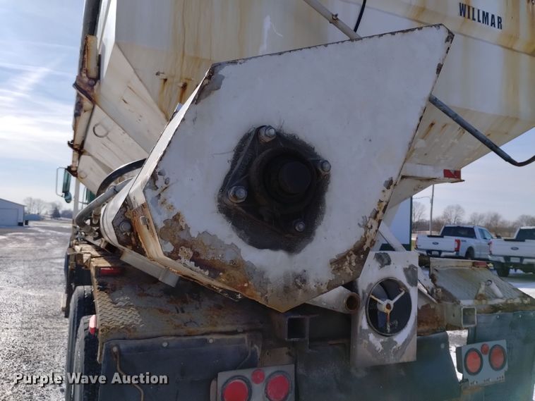 image for item EH0118 1999 Mack CH613 fertilizer delivery truck