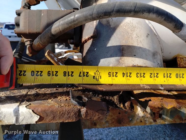 image for item EH0118 1999 Mack CH613 fertilizer delivery truck