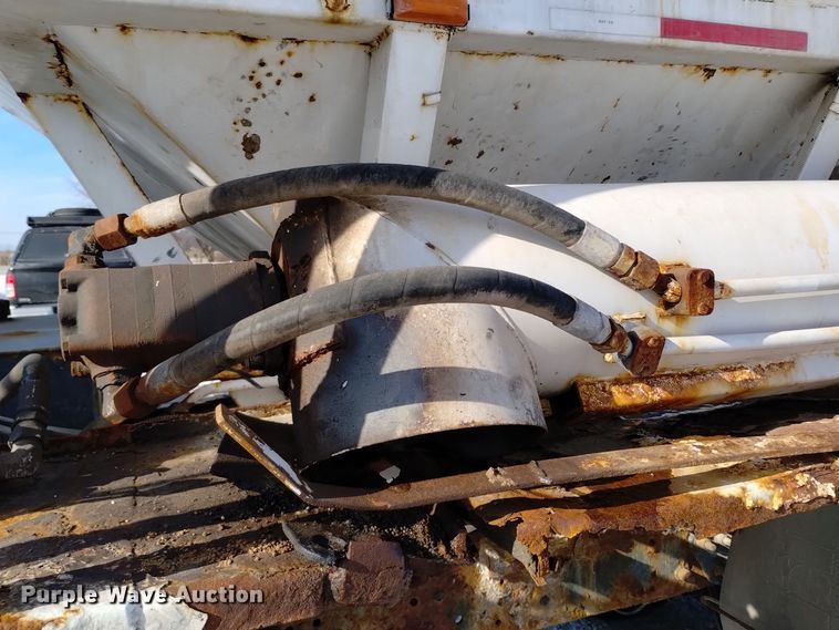 image for item EH0118 1999 Mack CH613 fertilizer delivery truck