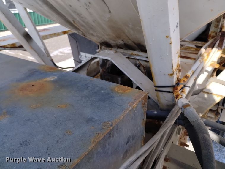 image for item EH0118 1999 Mack CH613 fertilizer delivery truck