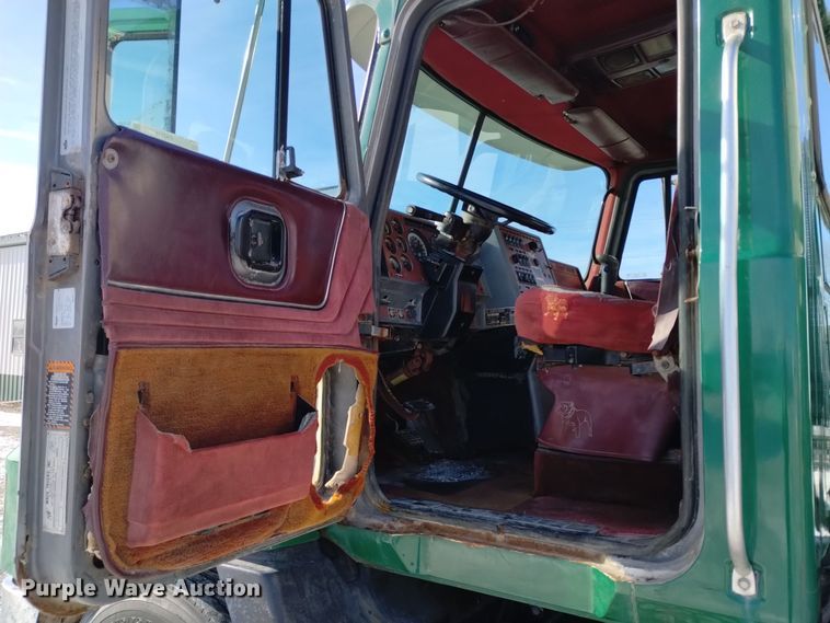 image for item EH0118 1999 Mack CH613 fertilizer delivery truck