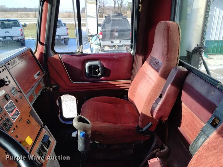 image for item EH0118 1999 Mack CH613 fertilizer delivery truck