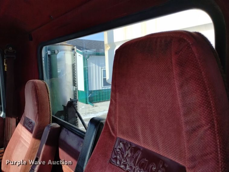 image for item EH0118 1999 Mack CH613 fertilizer delivery truck