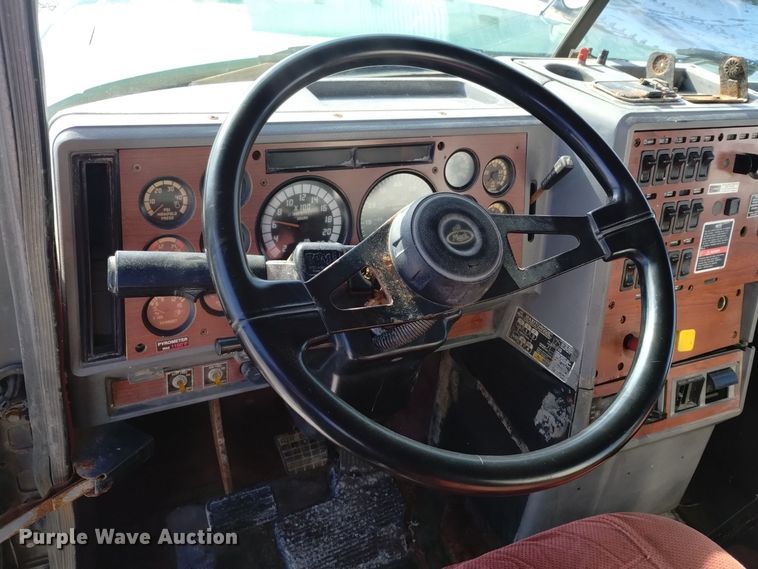 image for item EH0118 1999 Mack CH613 fertilizer delivery truck