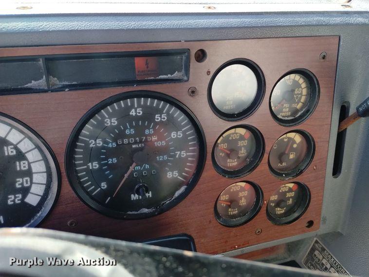 image for item EH0118 1999 Mack CH613 fertilizer delivery truck