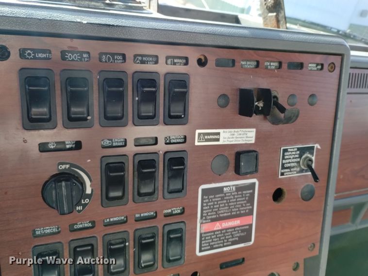 image for item EH0118 1999 Mack CH613 fertilizer delivery truck