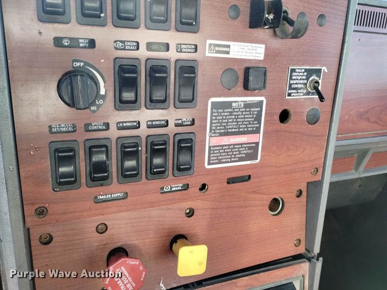 image for item EH0118 1999 Mack CH613 fertilizer delivery truck