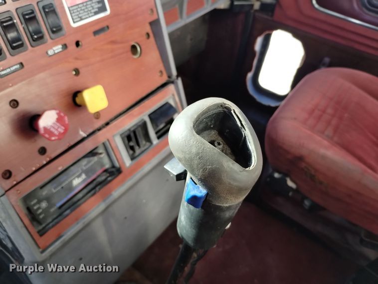 image for item EH0118 1999 Mack CH613 fertilizer delivery truck