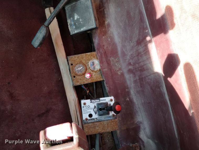 image for item EH0118 1999 Mack CH613 fertilizer delivery truck