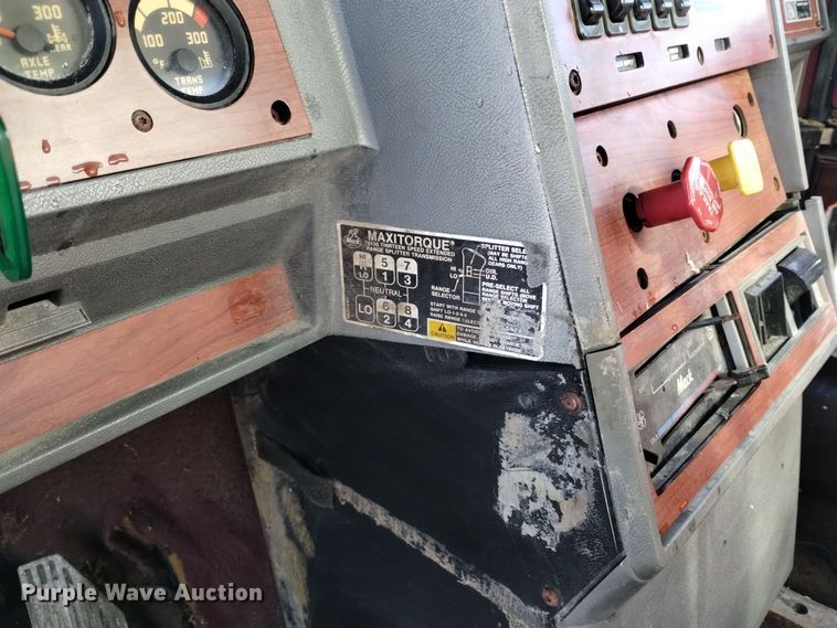 image for item EH0118 1999 Mack CH613 fertilizer delivery truck