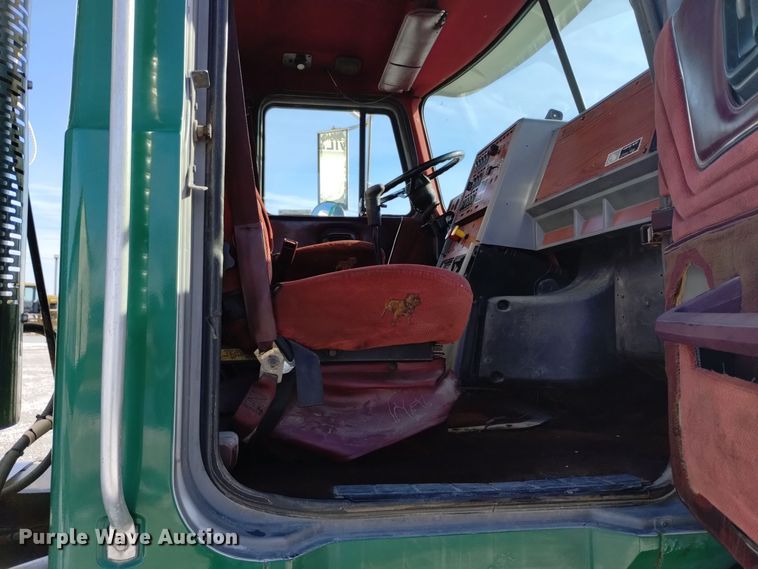 image for item EH0118 1999 Mack CH613 fertilizer delivery truck