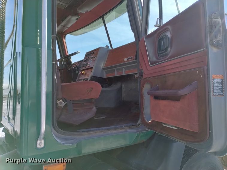 image for item EH0118 1999 Mack CH613 fertilizer delivery truck