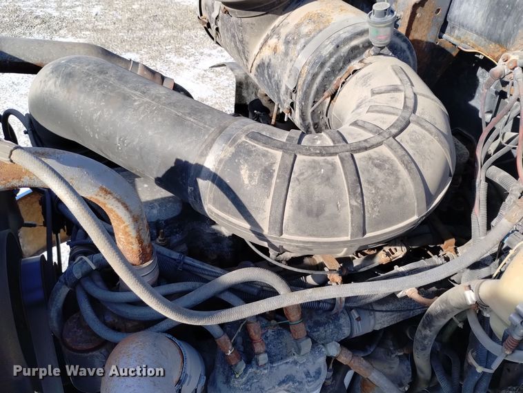 image for item EH0118 1999 Mack CH613 fertilizer delivery truck