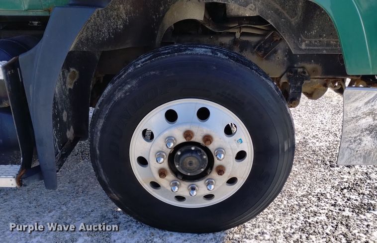 image for item EH0118 1999 Mack CH613 fertilizer delivery truck