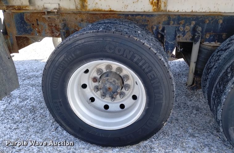 image for item EH0118 1999 Mack CH613 fertilizer delivery truck