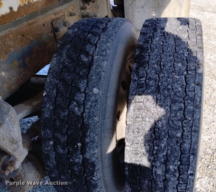 image for item EH0118 1999 Mack CH613 fertilizer delivery truck