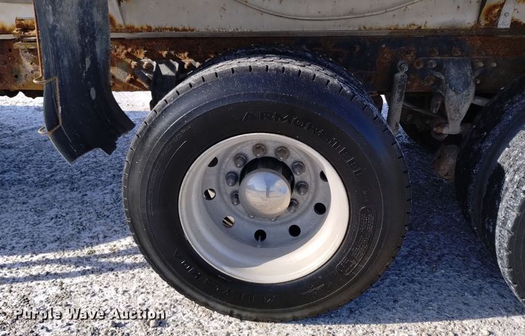 image for item EH0118 1999 Mack CH613 fertilizer delivery truck