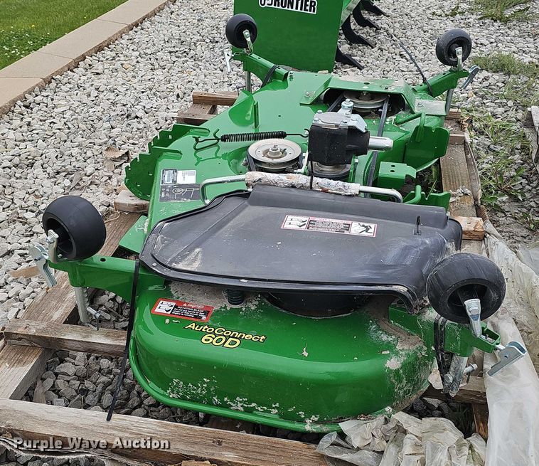 image for item EH8982 2021 John Deere AutoConnect 60D mower deck