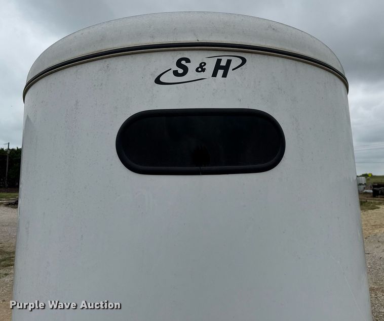 image for item EJ3835 2015 S & H SHH0832-14 livestock trailer