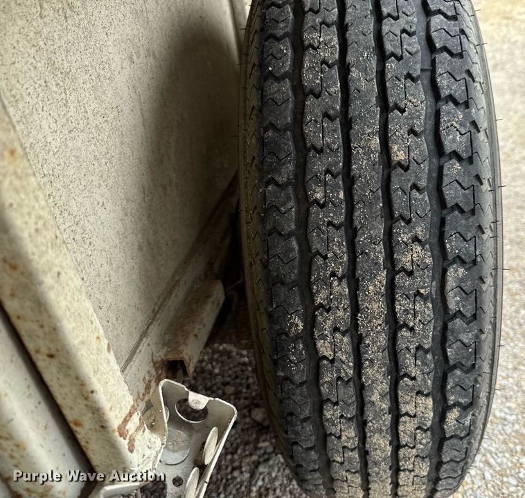 image for item EJ3835 2015 S & H SHH0832-14 livestock trailer