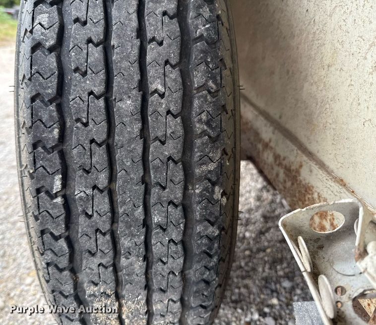 image for item EJ3835 2015 S & H SHH0832-14 livestock trailer