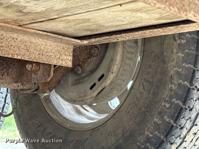 image for item EJ3835 2015 S & H SHH0832-14 livestock trailer