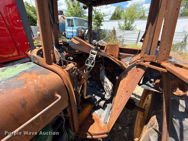 image for item EJ4640 1979 John Deere 4040  tractor