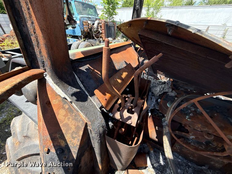 image for item EJ4640 1979 John Deere 4040  tractor