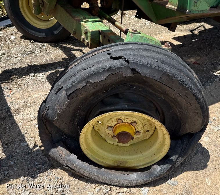 image for item EJ4640 1979 John Deere 4040  tractor