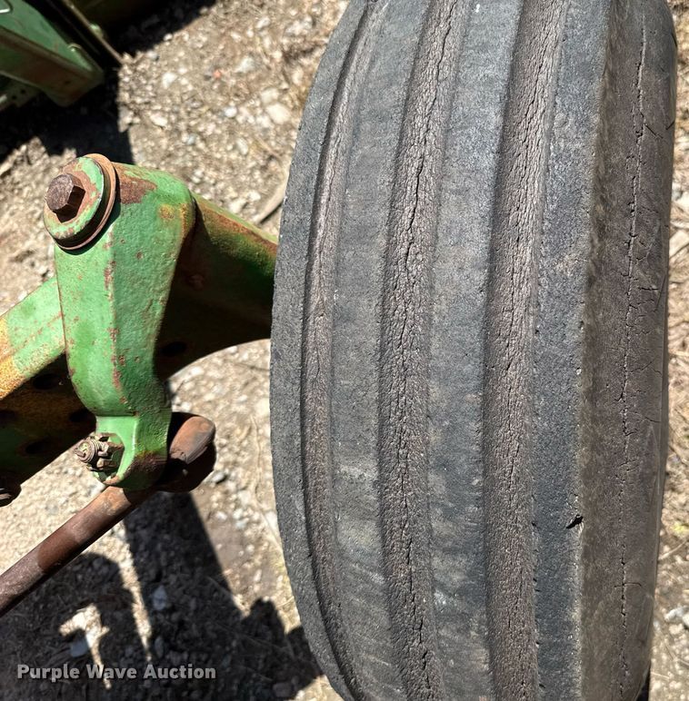 image for item EJ4640 1979 John Deere 4040  tractor