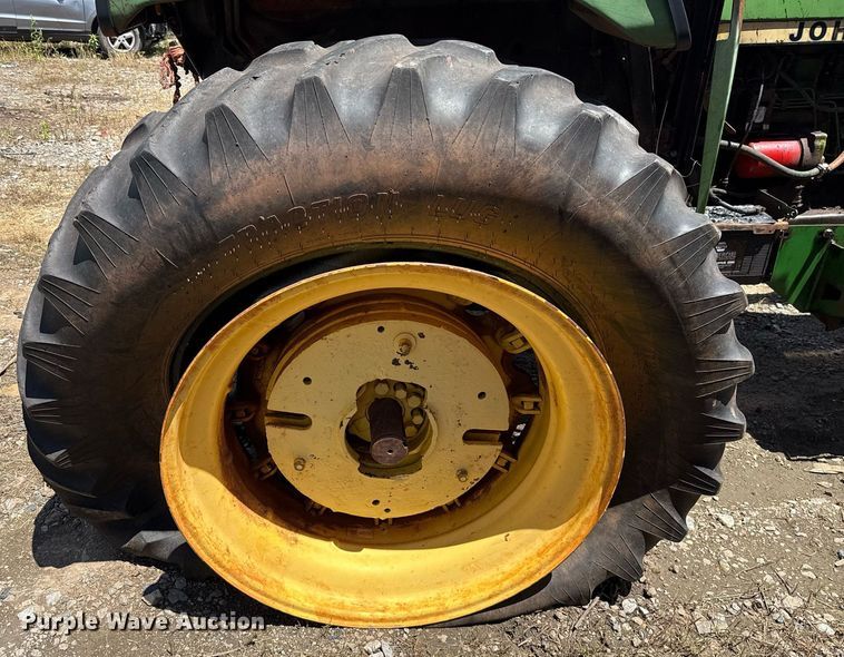 image for item EJ4640 1979 John Deere 4040  tractor