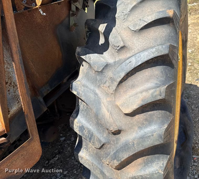 image for item EJ4640 1979 John Deere 4040  tractor