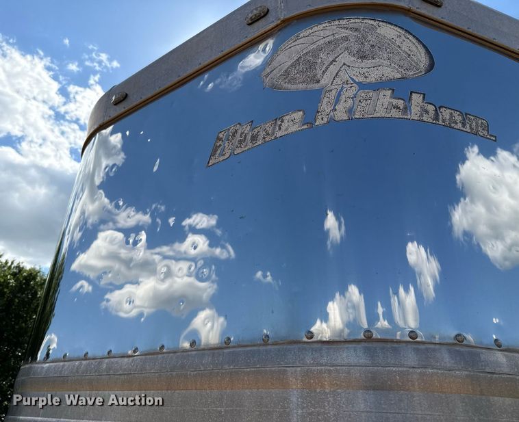 image for item EJ4646 2008 Blue Ribbon SS 406 horse trailer