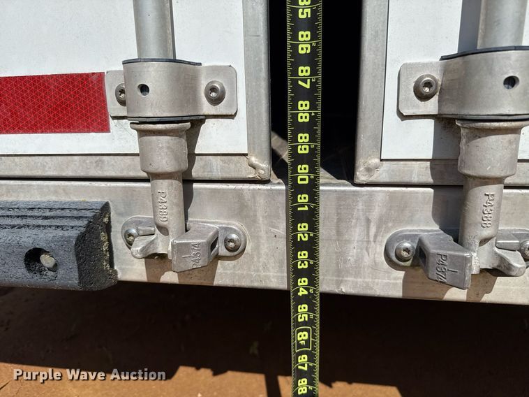 image for item EJ4646 2008 Blue Ribbon SS 406 horse trailer