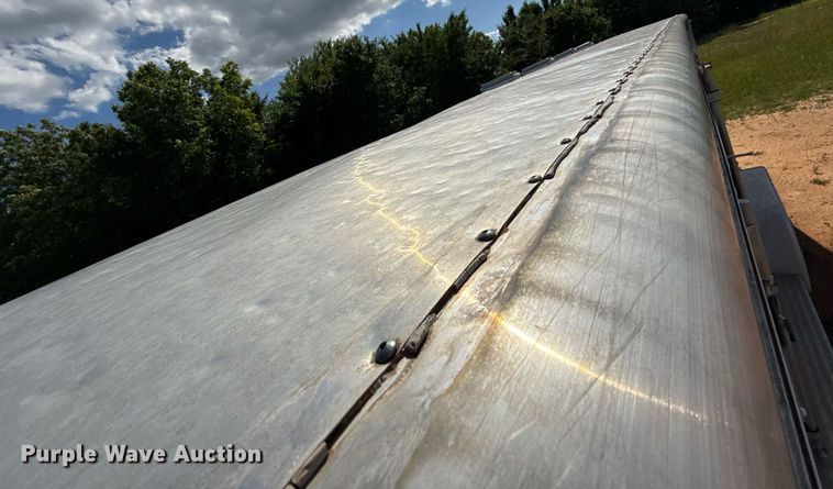 image for item EJ4646 2008 Blue Ribbon SS 406 horse trailer