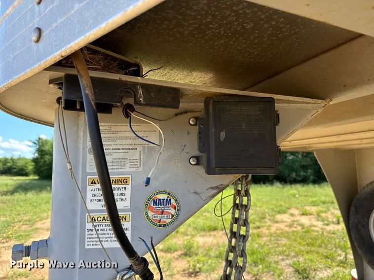 image for item EJ4646 2008 Blue Ribbon SS 406 horse trailer