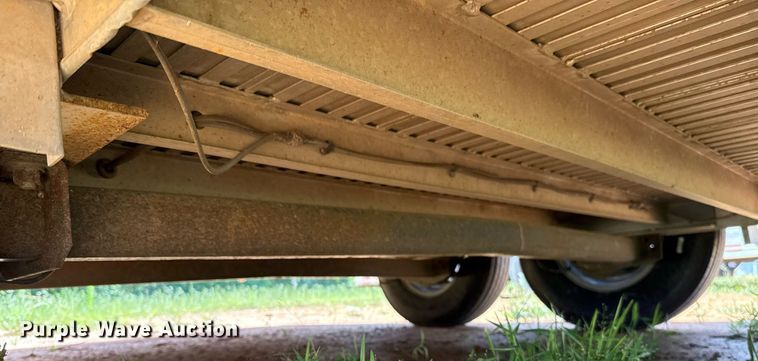 image for item EJ4646 2008 Blue Ribbon SS 406 horse trailer