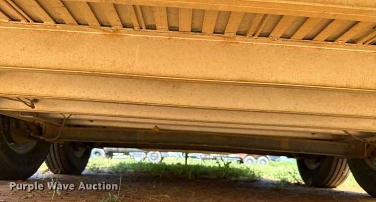 image for item EJ4646 2008 Blue Ribbon SS 406 horse trailer