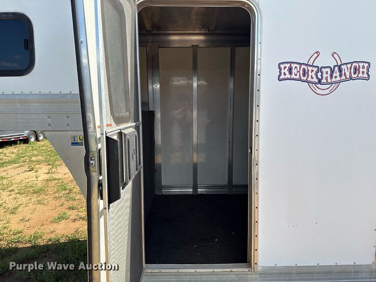 image for item EJ4646 2008 Blue Ribbon SS 406 horse trailer