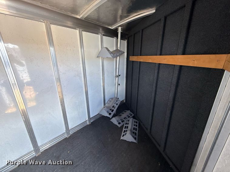 image for item EJ4646 2008 Blue Ribbon SS 406 horse trailer