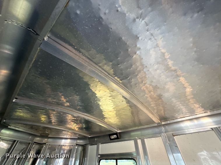 image for item EJ4646 2008 Blue Ribbon SS 406 horse trailer