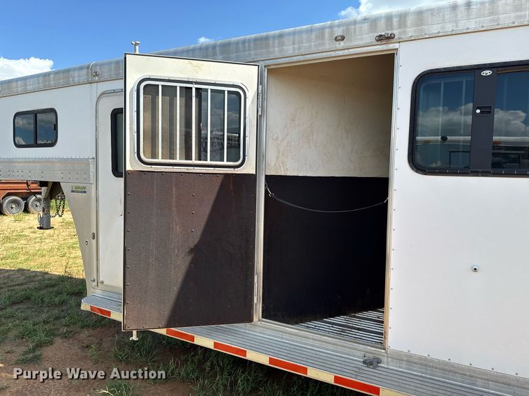 image for item EJ4646 2008 Blue Ribbon SS 406 horse trailer