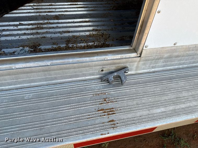 image for item EJ4646 2008 Blue Ribbon SS 406 horse trailer