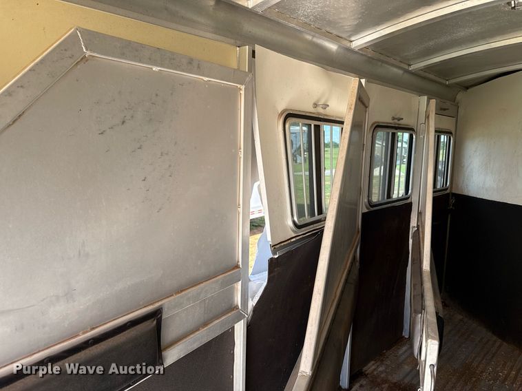 image for item EJ4646 2008 Blue Ribbon SS 406 horse trailer