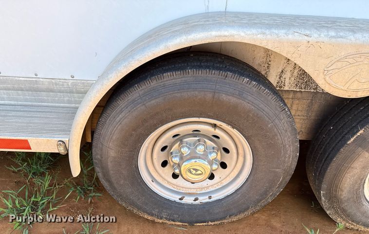 image for item EJ4646 2008 Blue Ribbon SS 406 horse trailer